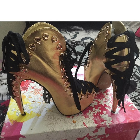 Gold Shoes Size Us 8 - Picture 3 of 6